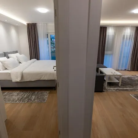 Maira 4*