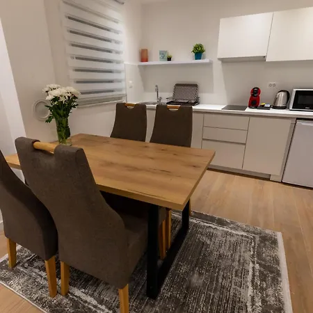 Maira Apartment *