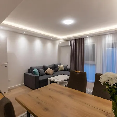 Maira Apartment *