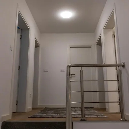 Maira Apartment *